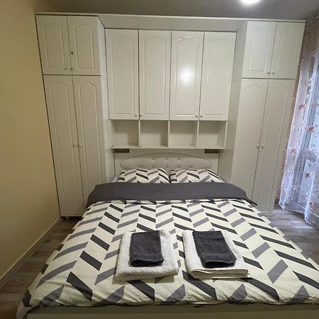 Bricks Apartment Near Pazari I Ri Тирана Экстерьер фото