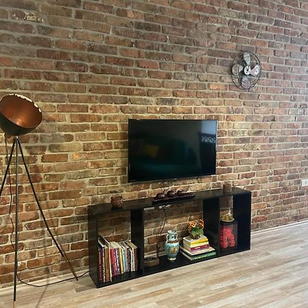 Bricks Apartment Near Pazari I Ri Тирана Экстерьер фото