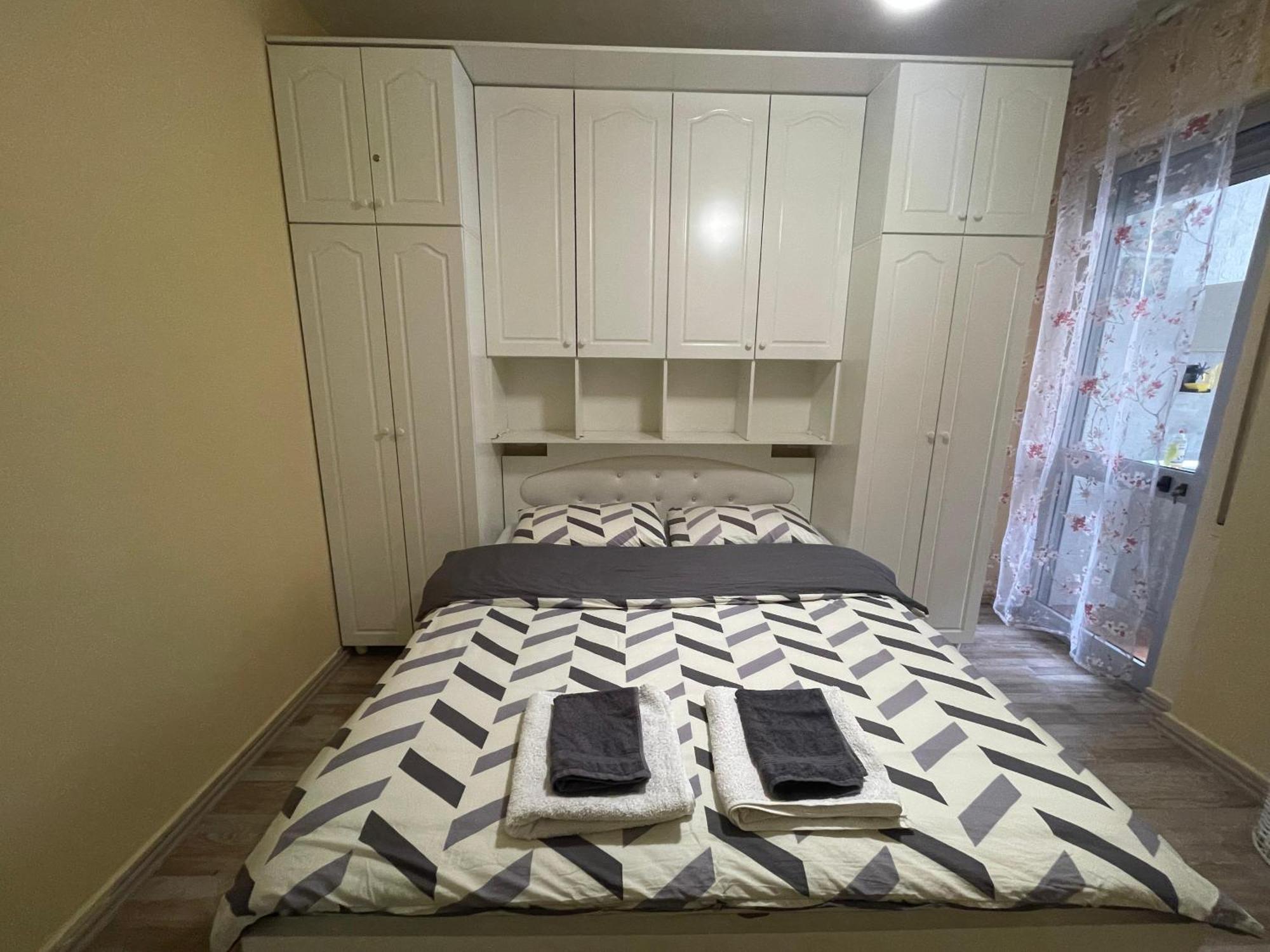 Bricks Apartment Near Pazari I Ri Тирана Экстерьер фото