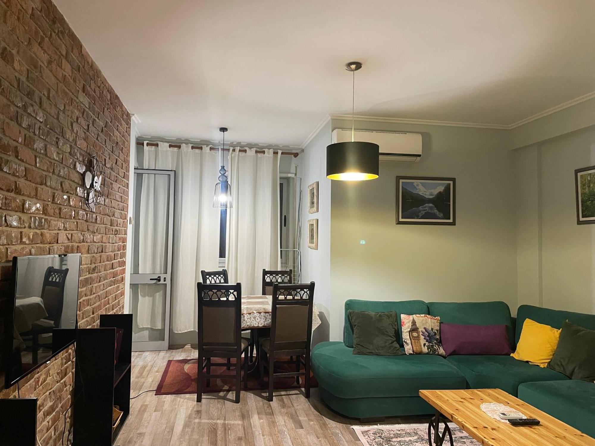 Bricks Apartment Near Pazari I Ri Тирана Экстерьер фото