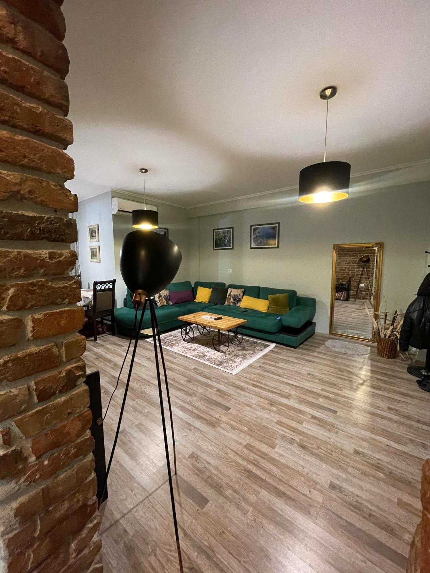 Bricks Apartment Near Pazari I Ri Тирана Экстерьер фото